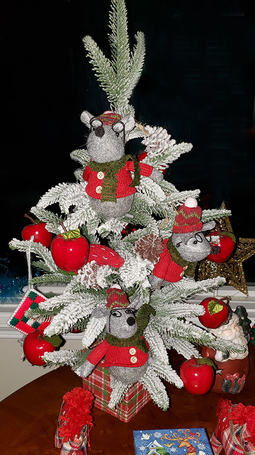 Mice in tree